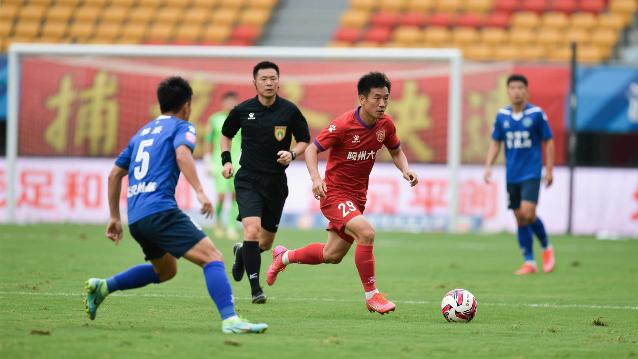 黎兵爆冷连斩两支中超劲旅,2-0淘汰于根伟挺进8强,晋级之路成黑马传奇 黎兵爆冷连斩两支中超劲旅,2-0淘汰于根伟挺进8强,晋级之路成黑马传奇